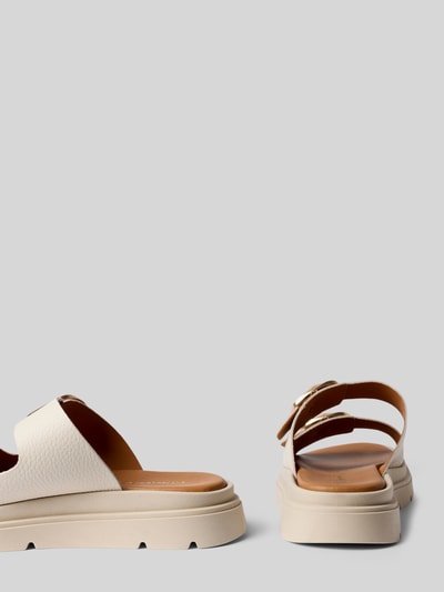 Produktfoto, Wedges aus echtem Leder von Tamaris, Optik: Unifarben, Schuhspitze: abgerundet, Offen, Absatzform: Keilabsatz, Verschluss: Schlupf/offen, Dornschließen, Sohle: profiliert, Material: Leder