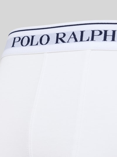Männermodel trägt Skinny Fit Boxershorts aus Baumwoll-Mix im 3er-Pack von Polo Ralph Lauren Underwear, Optik: Unifarben, Label-Schriftzug, Bundabschluss: Elastisch, Materialverarbeitung: Stretch, Nahaufnahme Oberkörper.