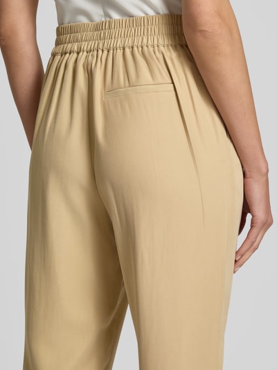 Jake*s Casual Spodnie materiałowe o kroju tapered fit z zakładkami w pasie Piaskowy 3