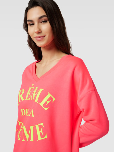 miss goodlife Sweatshirt mit V-Ausschnitt Modell 'Creme de la Creme' Pink 3