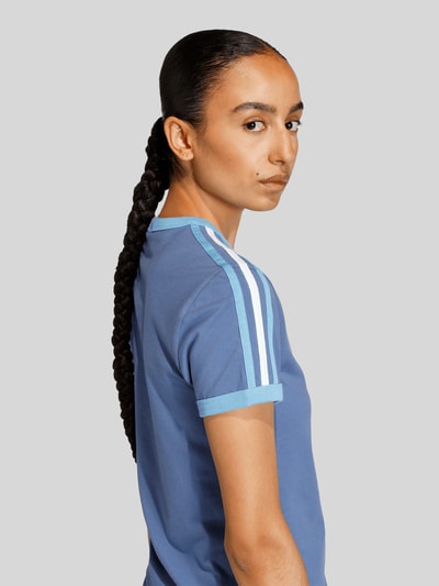 adidas Originals T-shirt o kroju regular fit z Mieszanka bawełny Niebieski 3