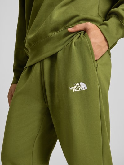 The North Face Regular fit sweatpants met labelstitching Olijfgroen - 3