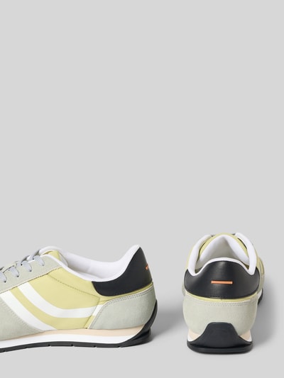 BOSS Orange Low Top Sneaker mit Lederoptik-Details Modell 'LEVON_RUNN_NYMI' Hellgrau 2