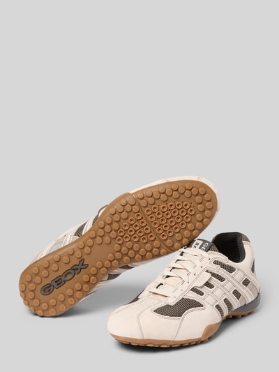 Produktfoto, Sneakersy z mieszanki skóry z detalem z logo, model 'Snake' od Geox, krój zaokrąglony, podeszwa profilowana, wiązanie, wysokość obcasa w rozmiarze 44: 4 cm, wysokość cholewki w rozmiarze 44: 6 cm, szerokość w rozmiarze 44: 7 cm