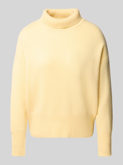 Produktfoto, Rollkragenpullover aus Leinen Modell 'PALACE' von SUNCOO PARIS in Pastellgelb, gerade Form, strukturierte Stricktextur, relaxed Fit, überschnittene Schultern, Rückenlänge 56 cm, Ärmellänge 52 cm