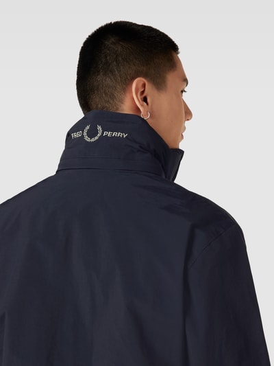 Fred Perry Jacke mit Label-Stitching Marine 3