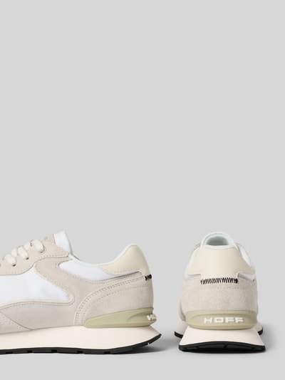 Produktfoto, Sneaker mit Logo-Detail Modell 'City' von HOFF aus Leder-Mix, abgerundete Passform, profilierte Sohle, Absatzhöhe 3 cm, wysokość cholewki 8 cm, szerokość w rozmiarze 40: 7 cm, kolor jasny beż i biały, detale sznurowania