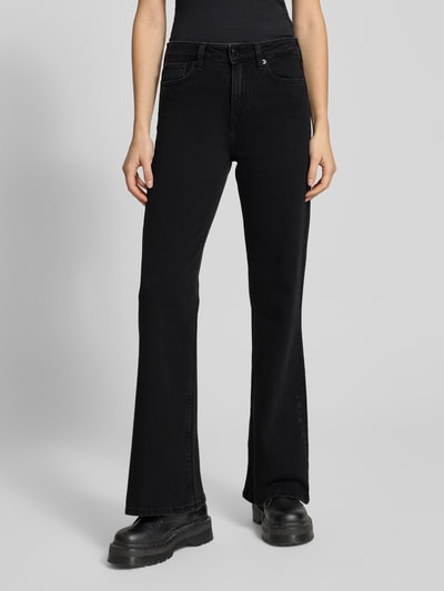 Frauenmodel trägt Bootcut Jeans aus Baumwoll-Mix Modell 'WILLA' von Pepe Jeans, schwarze Optik: unifarben, 5-Pocket-Design, Ganzkörperansicht von vorne.