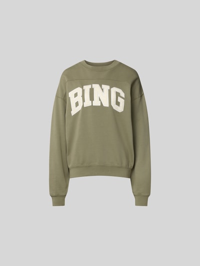 Produktfoto, Oversized Sweatshirt aus Baumwolle von Anine Bing in Olivgrün mit weißem Label-Detail, elastische Abschlüsse, Rundhalsausschnitt