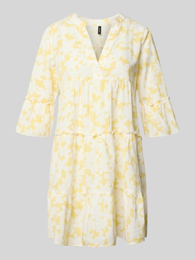Produktfoto, Ausgestelltes Blusenkleid aus reiner Baumwolle Modell 'DICTHE' von Vero Moda mit gelbem Allover-Muster, Mini-Länge, Henley-Ausschnitt, 1/2-Trompetenärmel, strukturierte Baumwoll-Oberfläche.