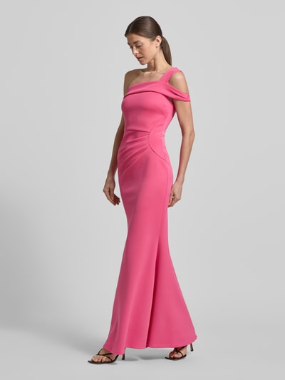 Frauenmodel trägt Slim Fit Abendkleid mit Raffungen von Lipsy in Pink, Elastischer-Material-Mix, One-Shoulder-Design, Asymmetrischer-Look, Ganzkörperansicht von vorne. Rückenlänge bei Größe 36: 134 cm, Brustweite: 38 cm.