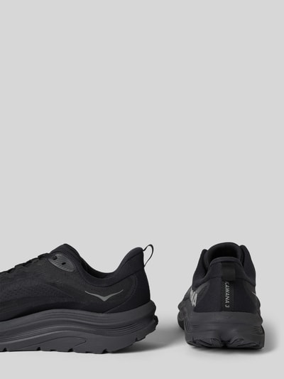 Produktfoto, Sneaker mit Label-Details Modell 'KAWANA 3' von HOKA für Herren in Schwarz, abgerundete Spitze, Schnürung, strukturierte Sohle, Absatzhöhe 4 cm, Schafthöhe 7 cm, Schaftweite 9 cm