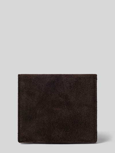 Produktfoto, Portemonnaie aus echtem Leder Modell 'INES' von LIEBESKIND BERLIN in dunklem Braun, glatte und matte Textur, rechteckige Form, Damen Portemonnaie mit Druckknopfverschluss, Schein- und Kartenfächer sowie Label-Detail.