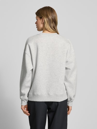 Gina Tricot Oversized Sweatshirt mit Label-Stitching Hellgrau Melange 5