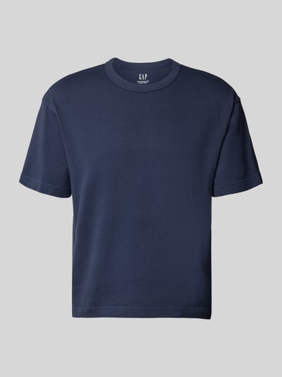 Produktfoto, Cropped T-Shirt mit Rundhalsausschnitt von GAP in Dunkelblau, reine Baumwolle, gerade Passform, Rückenlänge 63 cm, schlichte Optik
