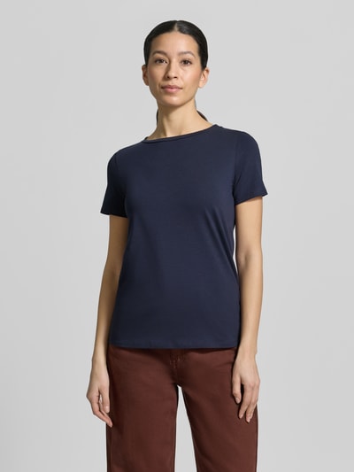 Frauenmodel trägt Slim Fit T-Shirt aus Baumwoll-Mix Modell 'MULTIB' von Weekend Max Mara, unifarben, Rundhals, kurzarm, Nahaufnahme Oberkörper.