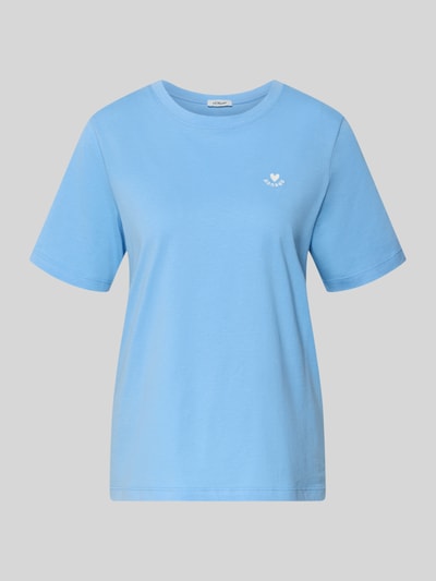 Produktfoto, Regular Fit T-Shirt aus reiner Baumwolle von s.Oliver RED LABEL in Hellblau, unifarben, kurze Ärmel, Stickerei vorne, Rundhalsausschnitt.