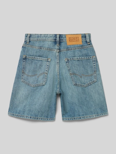 Productfoto, Straight Fit Shorts met Logo-Patch model 'Tony' van Jack & Jones, puur katoen, 5-pocketmodel, knoop- en ritssluiting, blauwe denimtextuur.