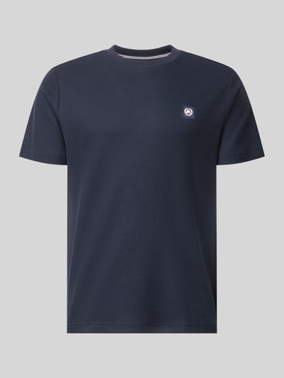 Produktfoto, T-Shirt mit Label-Patch und Rundhalsausschnitt von Lerros in dunklem Blau, Reine Baumwolle, Gerader-Schnitt, Rückenlänge 69 cm bei Größe M