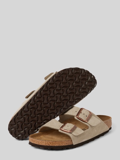 Birkenstock Lederslides mit breiten Riemen Modell 'Arizona' Taupe 4