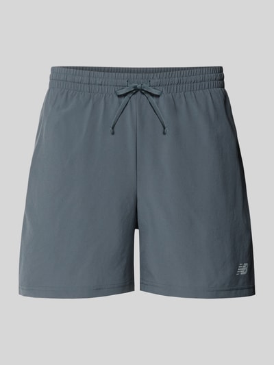 Produktfoto, Shorts mit elastischem Bund und Logo von New Balance, Herren Shorts im Regular Fit, Tunnelzug vorn, Bundweite 39 cm, Innenbeinlänge 12 cm, graue Farbe, glatte Oberfläche