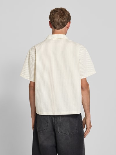 PROHIBITED Regular Fit Freizeithemd mit Reverskragen und Brusttasche Offwhite 5