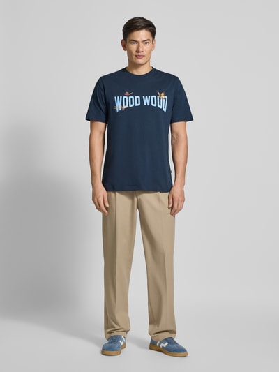Wood Wood T-Shirt mit Label- und Motiv-Print Modell 'Bobby' Dunkelblau 1