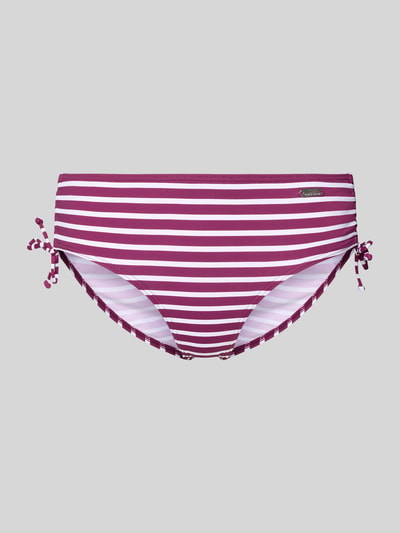 Produktfoto, Bikinihose mit Raffungen Modell 'Tadu' von VENICE BEACH in Weiß und Beere mit seitlichen Bindebändern und Label-Detail, körpernah
