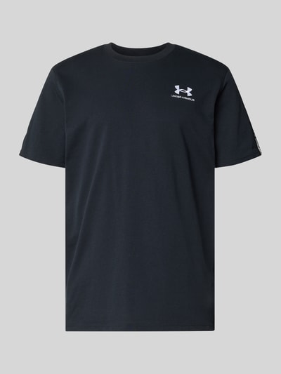 Produktfoto, schwarzes Regular Fit T-Shirt mit weißem Logo-Stitching Modell 'Icon' von Under Armour, Baumwoll-Mix, Rundhalsausschnitt.