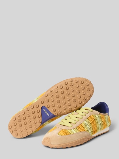 Produktfoto, Sneakersy z mieszanki skóry z detalem wykonanym na szydełku model 'Bridge' od HOFF, żółto-beżowa kolorystyka, profilowana podeszwa, krój zaokrąglony, wysokość obcasa w rozmiarze 40: 1 cm, wysokość cholewki w rozmiarze 40: 7 cm, szerokość w rozmiarze 40: 6 cm.