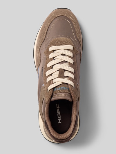 Produktfoto, Sneaker aus Leder-Mix mit Logo-Detail Modell 'City' von HOFF, beige-braune Töne, abgerundete Form, profilierte Sohle, Damen Sneaker, strukturierte Texturen, Größenangaben: Absatzhöhe 2 cm, Schafthöhe 9 cm, Schaftweite 8 cm