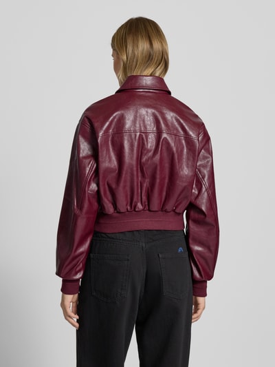 Calvin Klein Jeans Cropped Jacke in Leder-Optik Bordeaux 5