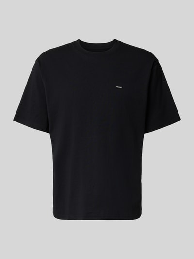 Produktfoto, schwarzes T-Shirt mit Label-Detail und Rundhalsausschnitt von Dickies aus reiner Baumwolle im Relaxed Fit, Rückenlänge 70 cm.