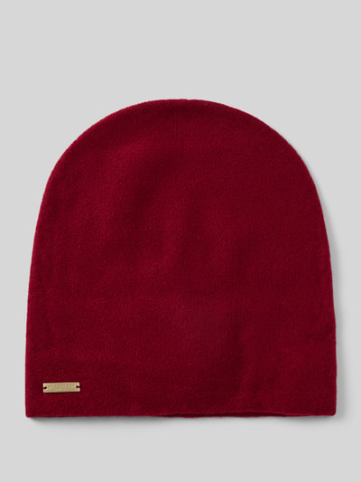 Produktfoto, Doppelt gestrickte Beanie aus reinem Kaschmir von Seeberger in Dunkelrot, metallic Label-Detail, Strick-Optik, schlichte Form