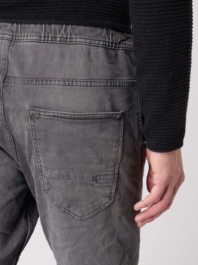 Tom Tailor Denim Skrócone jeansy o kroju jogger fit z efektem znoszenia Średnioszary 3