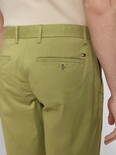 Tommy Hilfiger Straight Leg Chinoshorts mit Gesäßtaschen Modell 'HARLEM' Oliv 3