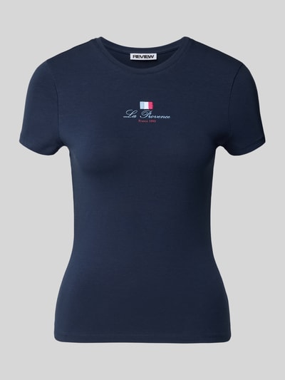 Produktfoto, Slim Fit T-Shirt mit Rundhalsausschnitt und Frankreich-Motiv von REVIEW, dunkelblau, Baumwoll-Mix mit Stretch-Anteil, Damenmodell