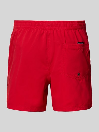 Produktfoto, Regular Fit Badehose mit Logo-Patch Modell 'Everyday' von Quiksilver in Rot, elastischer Bund, glatte Oberfläche