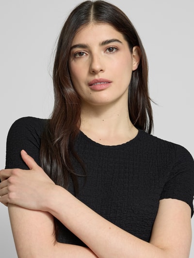 Vero Moda T-shirt o kroju regular fit z efektem marszczenia model ‘ELENE’ Czarny 3