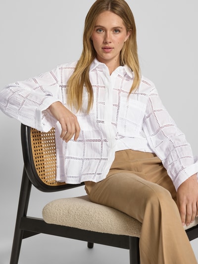 Christian Berg Woman Regular Fit Bluse mit Lochstickerei Weiss 3