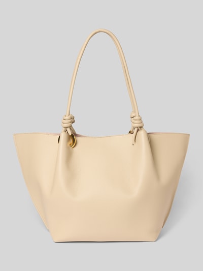 Produktfoto, Shopper mit Label-Detail Modell 'FINN' von Coccinelle, beige, strukturierte Oberfläche, goldene Details, lange Henkel, neutrale Kulisse