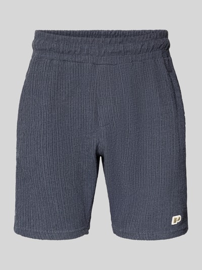 Produktfoto, Shorts mit Label-Patch Modell 'LIBCO' von Pegador, dunkelblau, Strukturmuster, elastischer Bund, Material-Mix, Gerader-Schnitt.