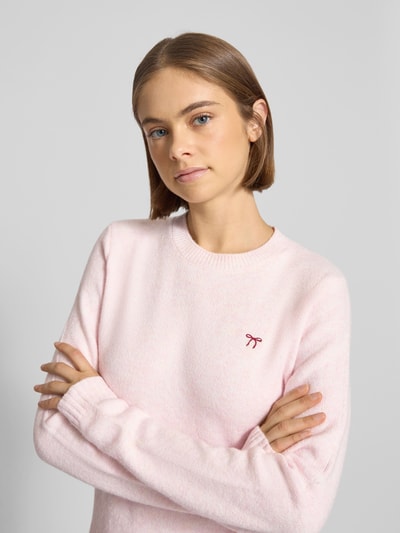 Review Eng anliegender Strickpullover mit Rundhalsausschnitt Rose Melange 3