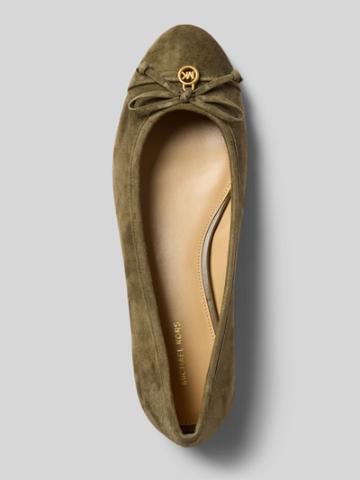 Productfoto, ballerina uit echt leer Model 'Piper' van MICHAEL Michael Kors, afgeronde pasvorm, sierstrik, logodetail, gladde zool, hakhoogte 1 cm, schachthoogte 6 cm, schachtbreedte 21 cm