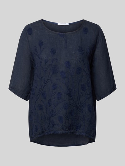 Produktfoto, donkerblauw dames blusenshirt met ronde hals, relaxed fit, 1/2-mouwen, bloemvormige stitchings, model 'No44raa' van ZABAIONE, ruglengte maat S 66 cm, mouwlengte 30 cm, licht doorschijnende textuur