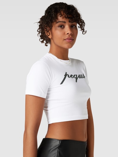 PEQUS Cropped T-Shirt mit Logo-Print Weiss 3