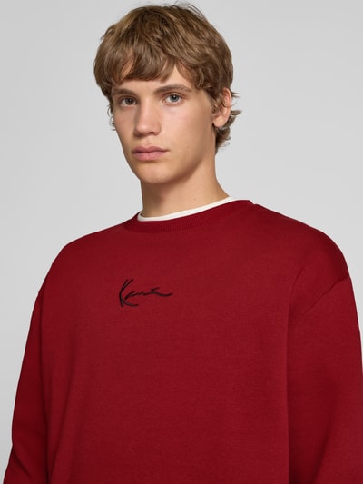 KARL KANI Sweatshirt mit Rundhalsausschnitt und Label-Stitching Dunkelrot 3