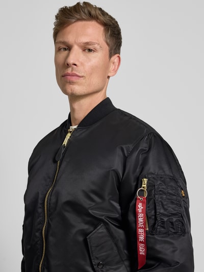 Alpha Industries Bomberjack met opstaande kraag en klepzakken Zwart - 3