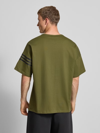 adidas Originals T-shirt met ronde hals en labelstitching Olijfgroen - 5