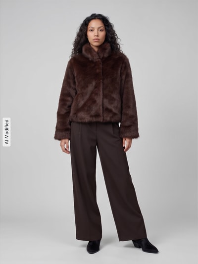 VERO MODA Modern Fit Webpelzjacke mit hohem Stehkragen Dunkelbraun 1